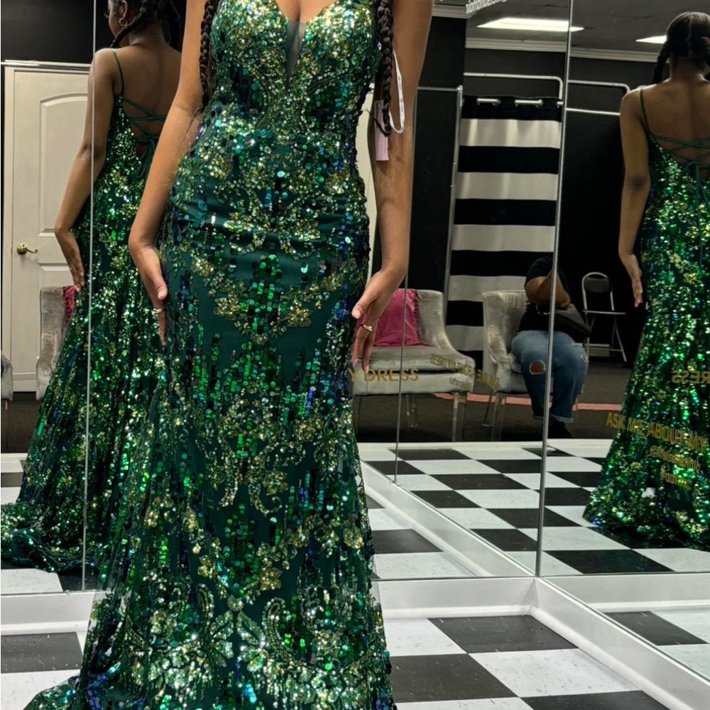 Elegant Green Sequin Evening Gown